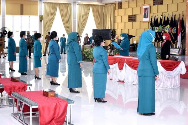 Nawal Lubis Lantik Ketua TP PKK dan Dekranasda Tujuh Kabupaten/Kota di Sumut